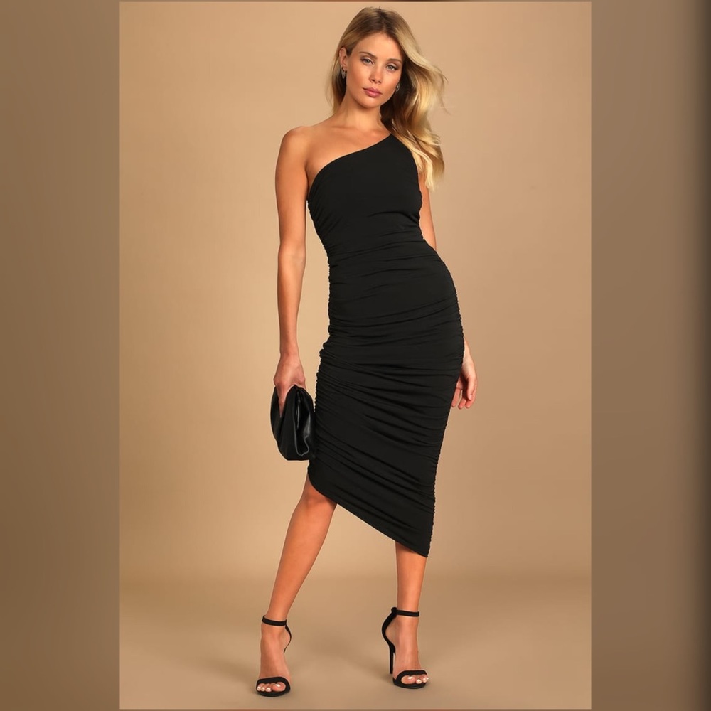 Lulu’s Total Appeal Black Ruched One-Shoulder Bodycon Midi Dress